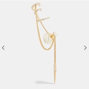 NWT- Dior single ear crawler Pearl Earring